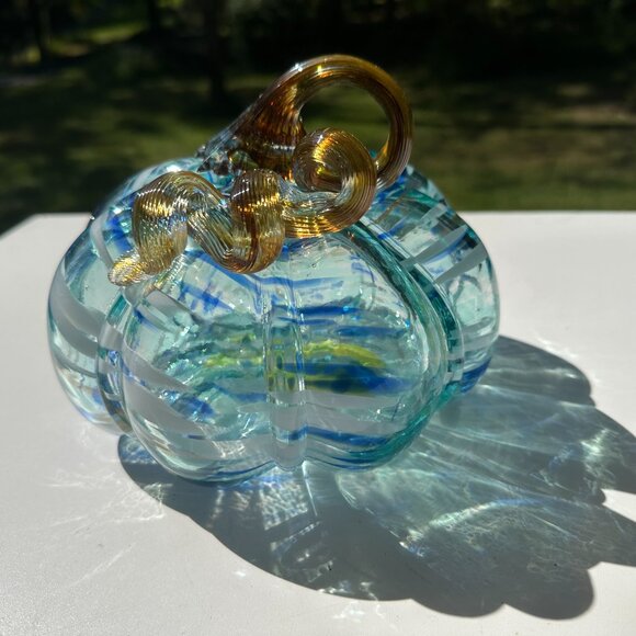 #5261 CLEAR W/ BLUE & WHITE SWIRL PATTERN GLASS PUMPKIN - Picture 11 of 11